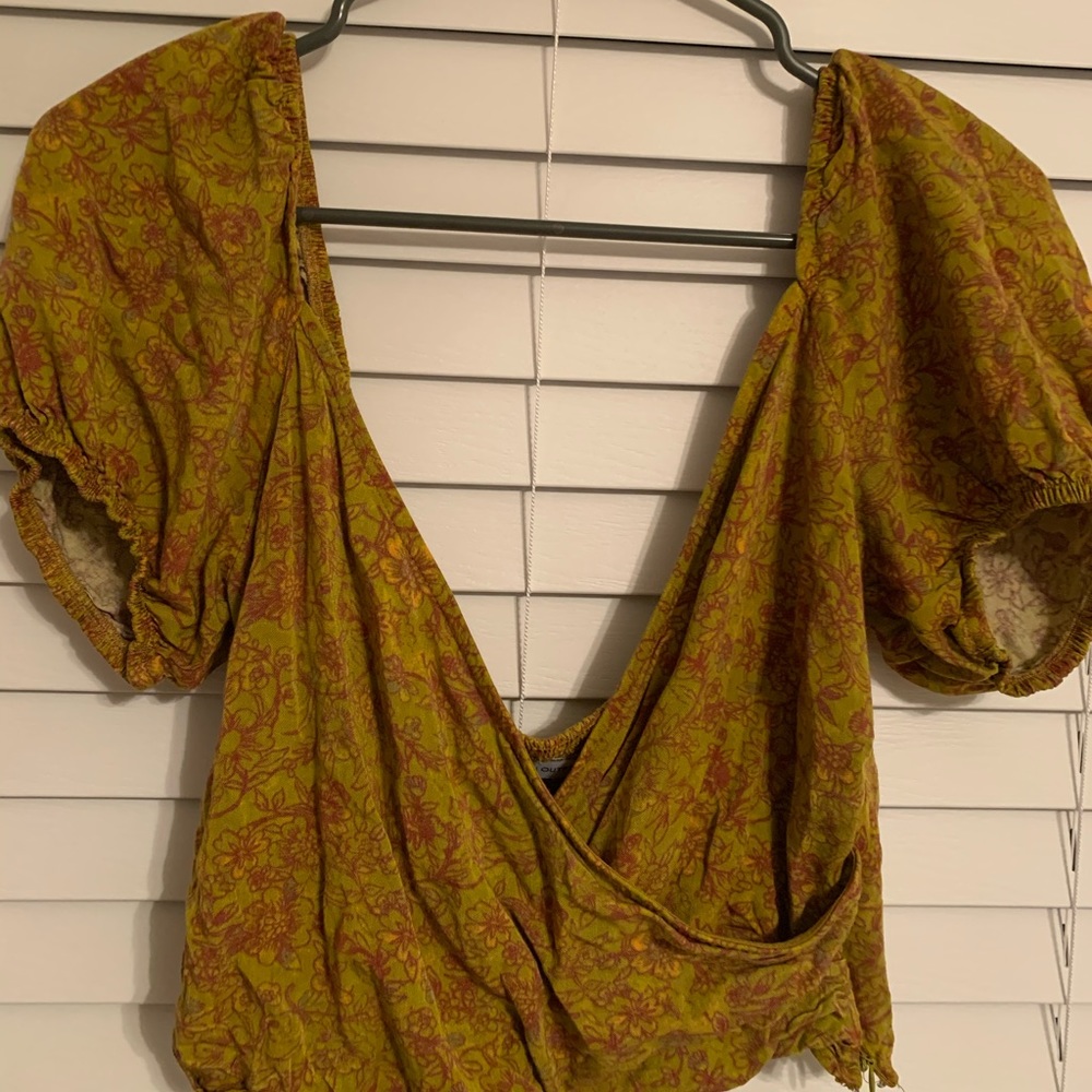 Urban crop top